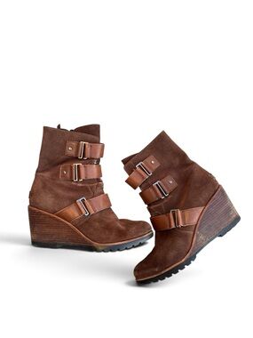 SOREL After Hours Suede Bootie with Buckles Size 10